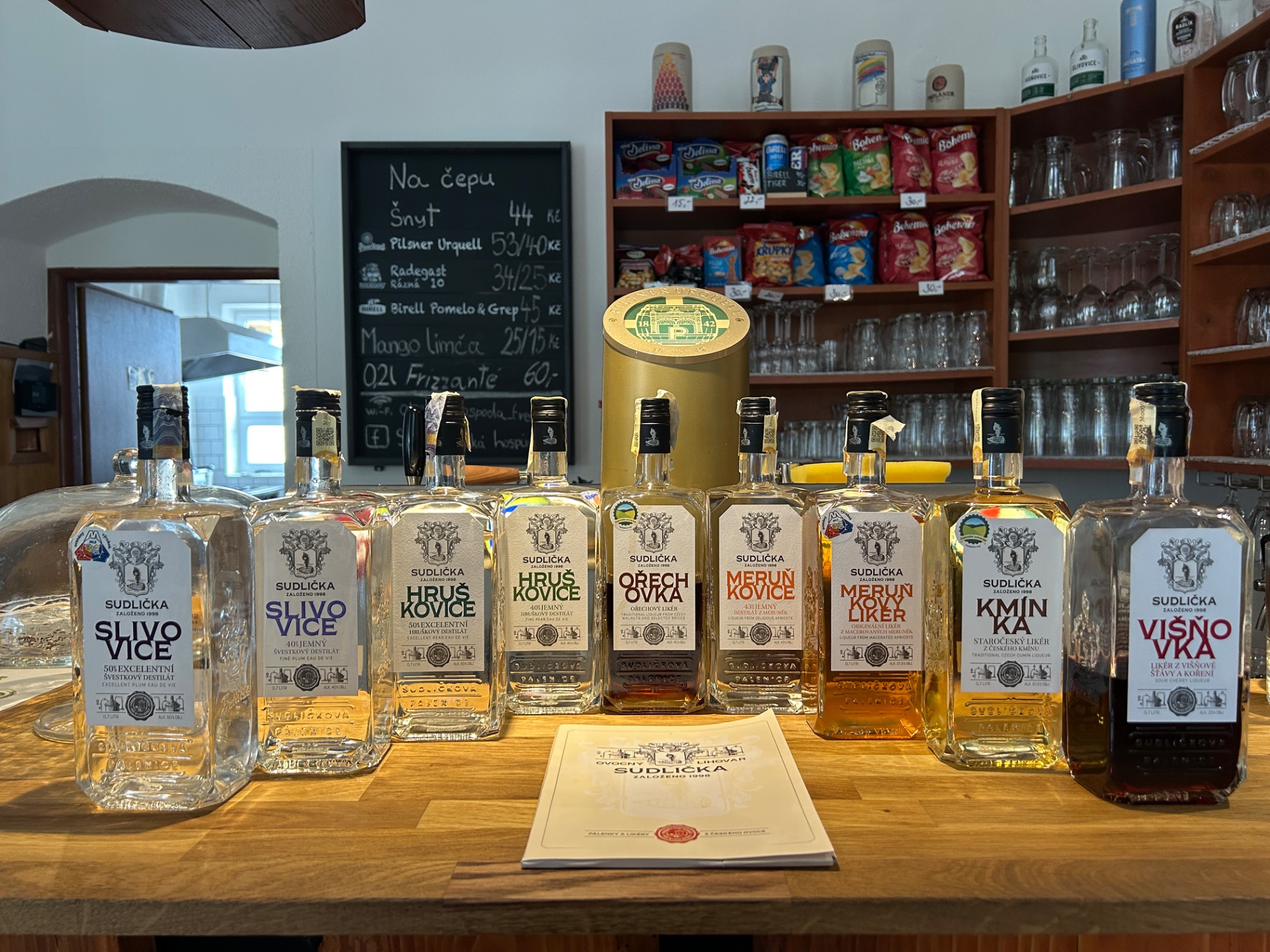 Výrobky místní palírny Sudlička z Hrobic